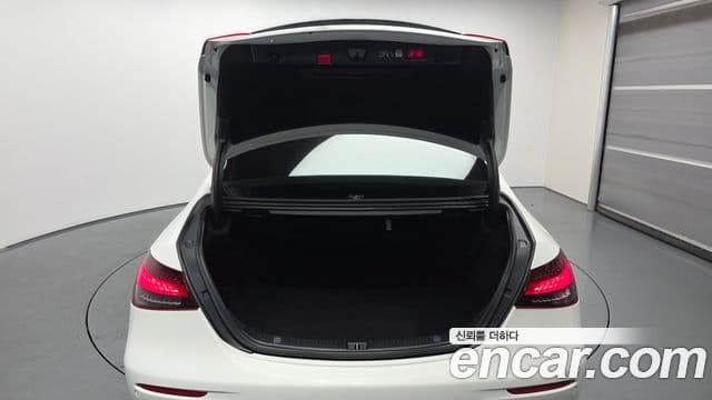 Mercedes-Benz E-Class 2023 — ფოტო 20/20