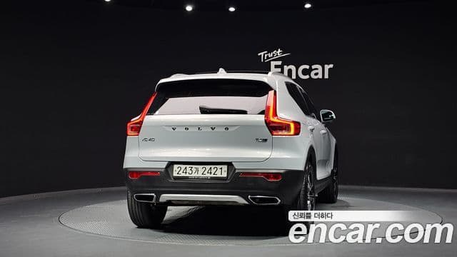 Volvo XC40 2019 — фото 4 из 20