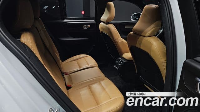 Volvo XC40 2019 — ფოტო 6/30