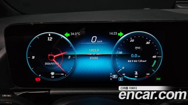Mercedes-Benz GLA-Class 2023 — фото 8 из 20