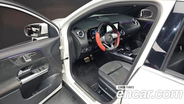 Mercedes-Benz GLA-Class 2023 — Şəkil 10/20