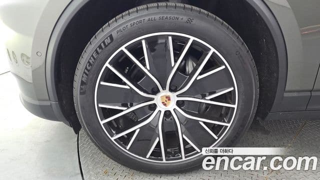 Porsche Macan EV 2025 — ფოტო 12/20