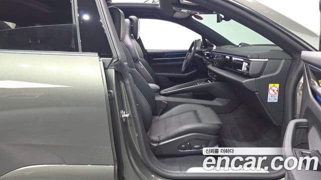 Porsche Macan EV 2025 — ფოტო 14/20