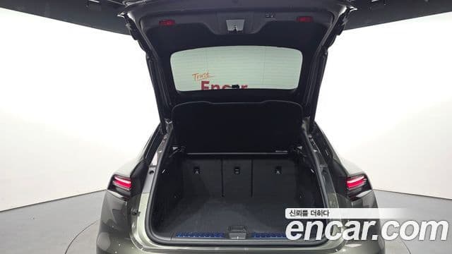Porsche Macan EV 2025 — ფოტო 17/20