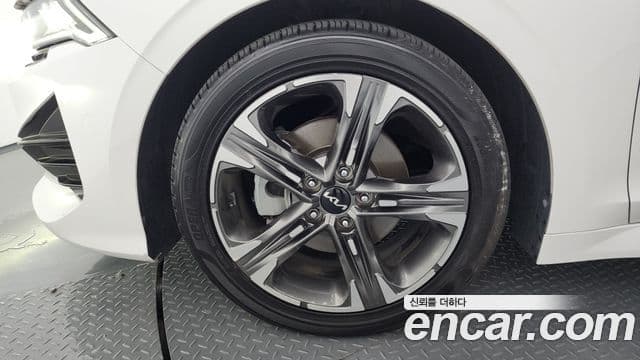 Kia K5 2021 — ფოტო 5/20