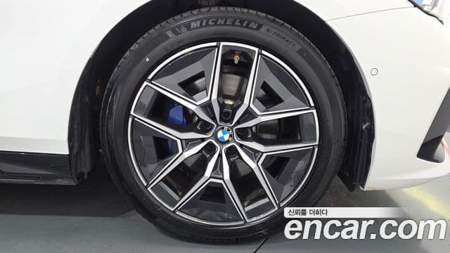 BMW 5 Series 2025 — Photo 29/33