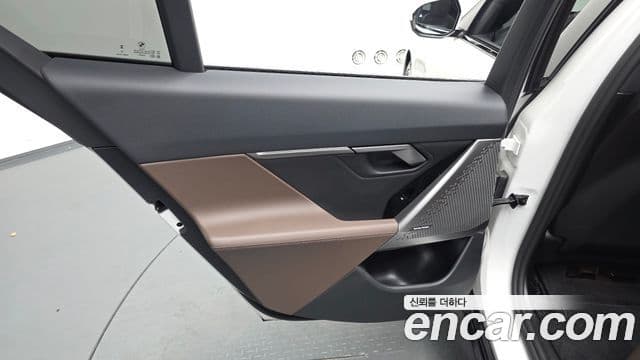 BMW 5 Series 2025 — Photo 8/33