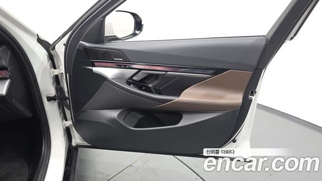 BMW 5 Series 2025 — Photo 13/33