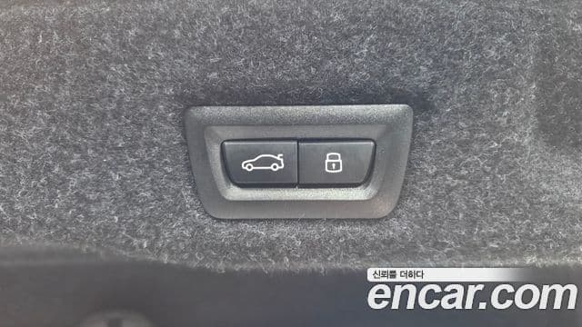 BMW 5 Series 2025 — Photo 28/33