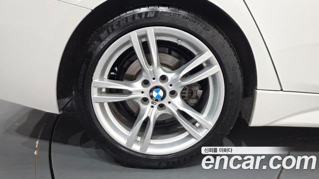 BMW 3 Series 2018 — фото 5 из 20