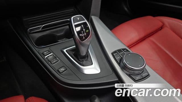 BMW 3 Series 2018 — фото 9 из 20