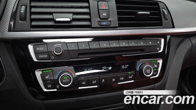 BMW 3 Series 2018 — фото 17 из 20