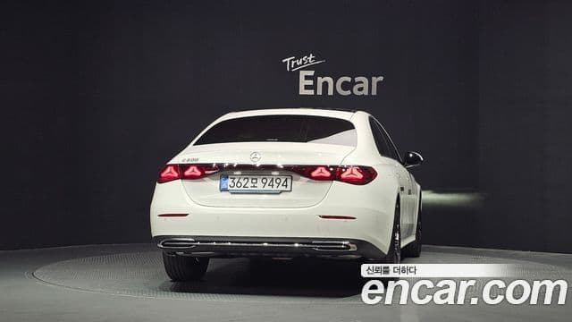 Mercedes-Benz E-Class 2025 — Photo 30/34