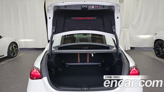 Mercedes-Benz E-Class 2025 — Photo 28/34