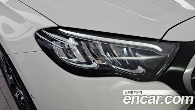 Mercedes-Benz E-Class 2025 — Photo 24/34
