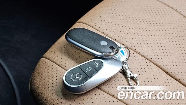 Mercedes-Benz E-Class 2025 — Photo 3/34