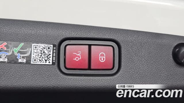 Mercedes-Benz E-Class 2025 — Photo 5/34