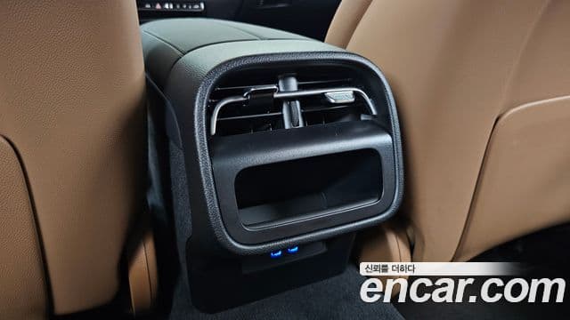 Mercedes-Benz E-Class 2025 — Photo 4/34