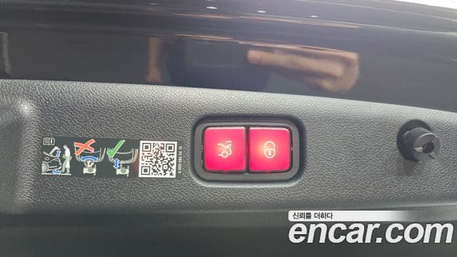 Mercedes-Benz E-Class 2025 — фото 18 из 20