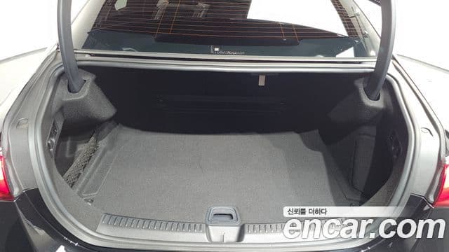 Mercedes-Benz E-Class 2025 — ფოტო 19/20