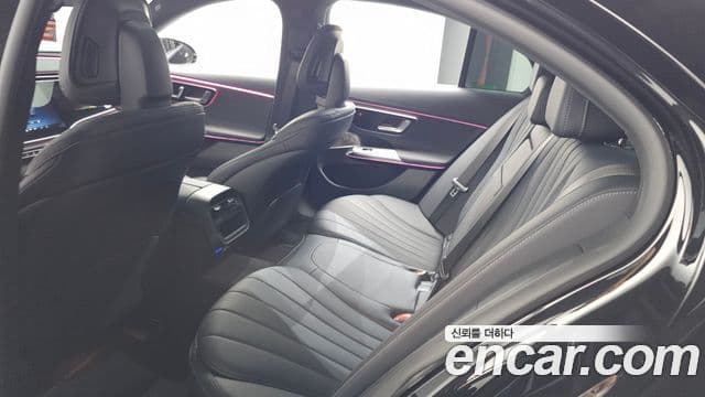 Mercedes-Benz E-Class 2025 — ფოტო 20/20