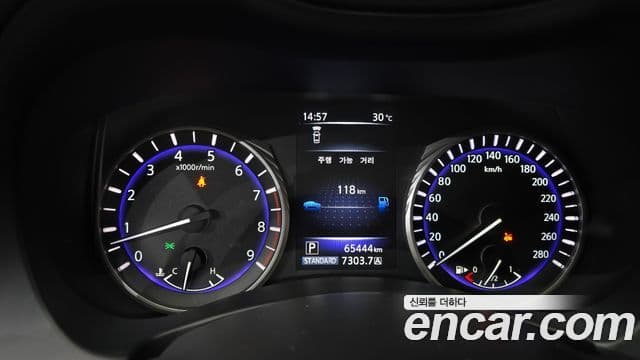 Infiniti Q60 2018 — ფოტო 8/20