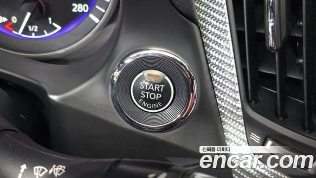 Infiniti Q60 2018 — ფოტო 19/20