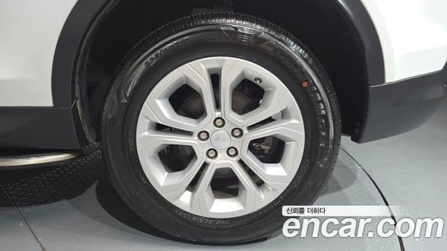 Land Rover Discovery Sport 2020 — Photo 18/31