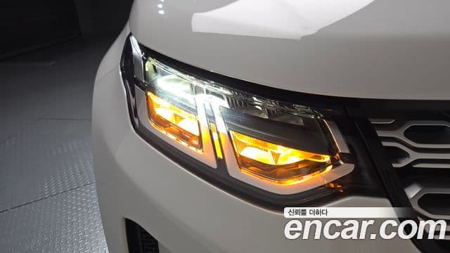Land Rover Discovery Sport 2020 — Photo 7/31