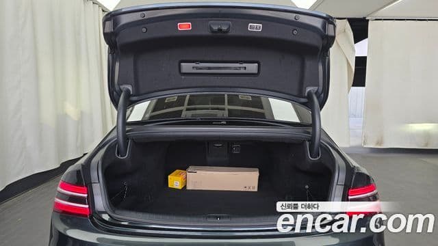 Genesis G80 2024 — Şəkil 33/36