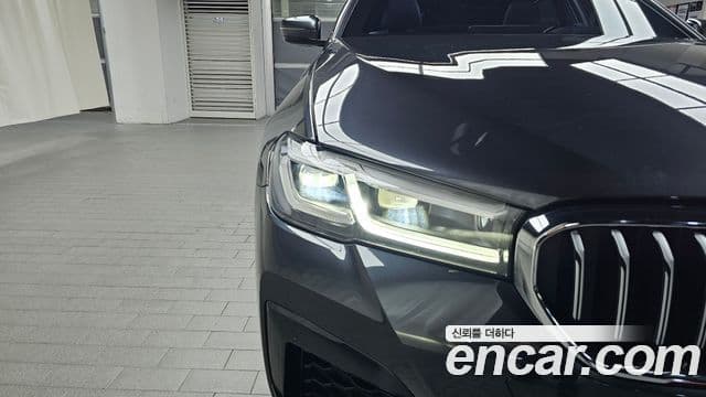 BMW 5 Series 2023 — Şəkil 29/32