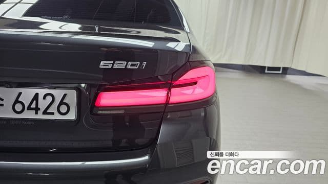 BMW 5 Series 2023 — Şəkil 14/32