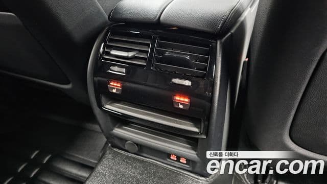 BMW 5 Series 2023 — Şəkil 30/32