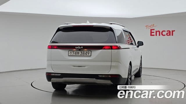 Kia Carnival 2022 — фото 4 из 20