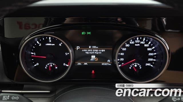 Kia Carnival 2022 — фото 8 из 20