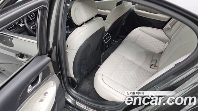 Genesis G70 2025 — Şəkil 13/33