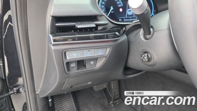Genesis Electrified G80 2023 — фото 18 из 20