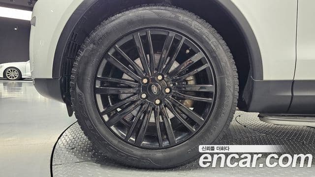 Land Rover Discovery 5 2018 — ფოტო 4/20