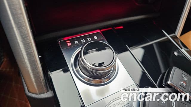 Land Rover Discovery 5 2018 — ფოტო 8/20