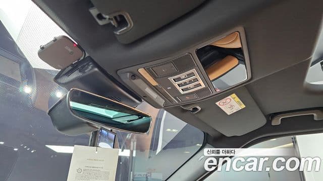 Land Rover Discovery 5 2018 — ფოტო 19/20