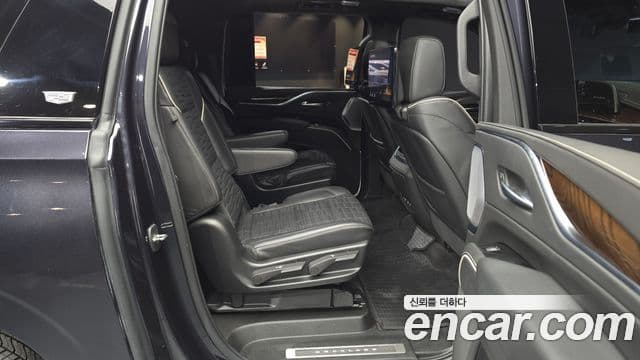 Cadillac Escalade 2022 — ფოტო 12/20