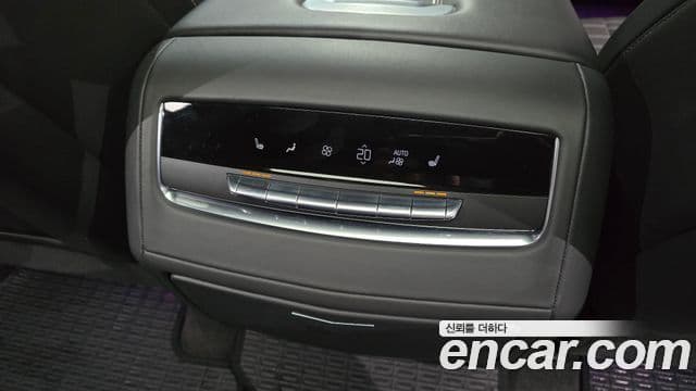 Cadillac Escalade 2022 — ფოტო 19/20