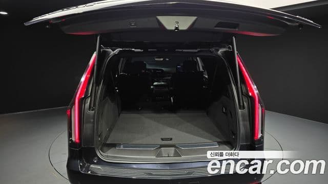 Cadillac Escalade 2022 — ფოტო 20/20