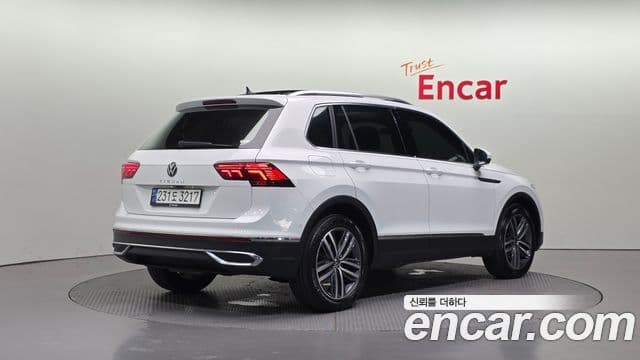 Volkswagen Tiguan 2023 — ფოტო 1/20