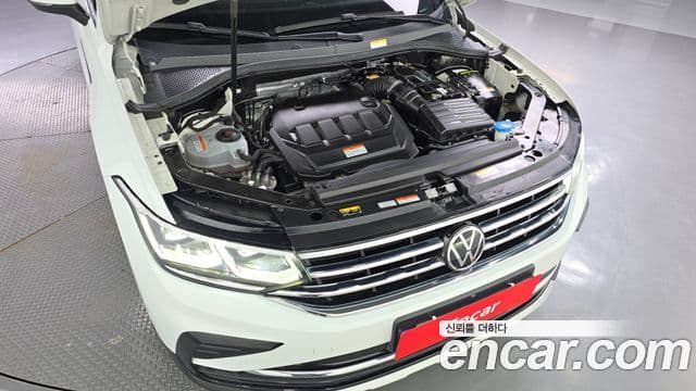 Volkswagen Tiguan 2023 — ფოტო 5/20