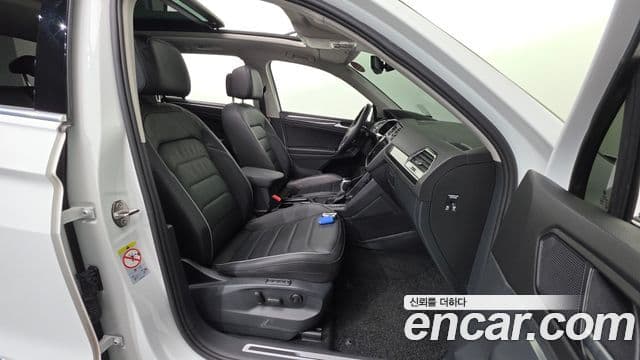 Volkswagen Tiguan 2023 — ფოტო 8/20