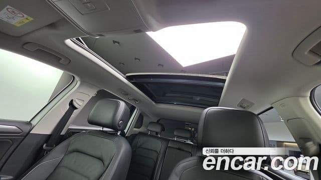 Volkswagen Tiguan 2023 — ფოტო 12/20