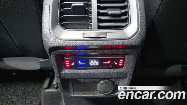 Volkswagen Tiguan 2023 — ფოტო 18/20