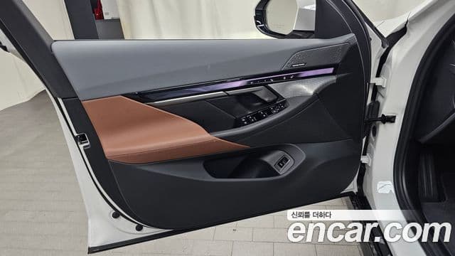 BMW 5 Series 2025 — Photo 25/33