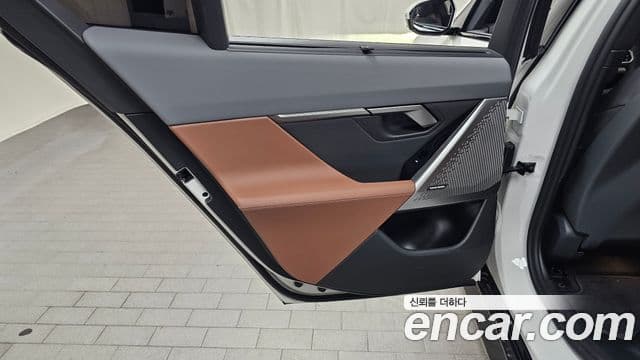BMW 5 Series 2025 — Photo 18/33
